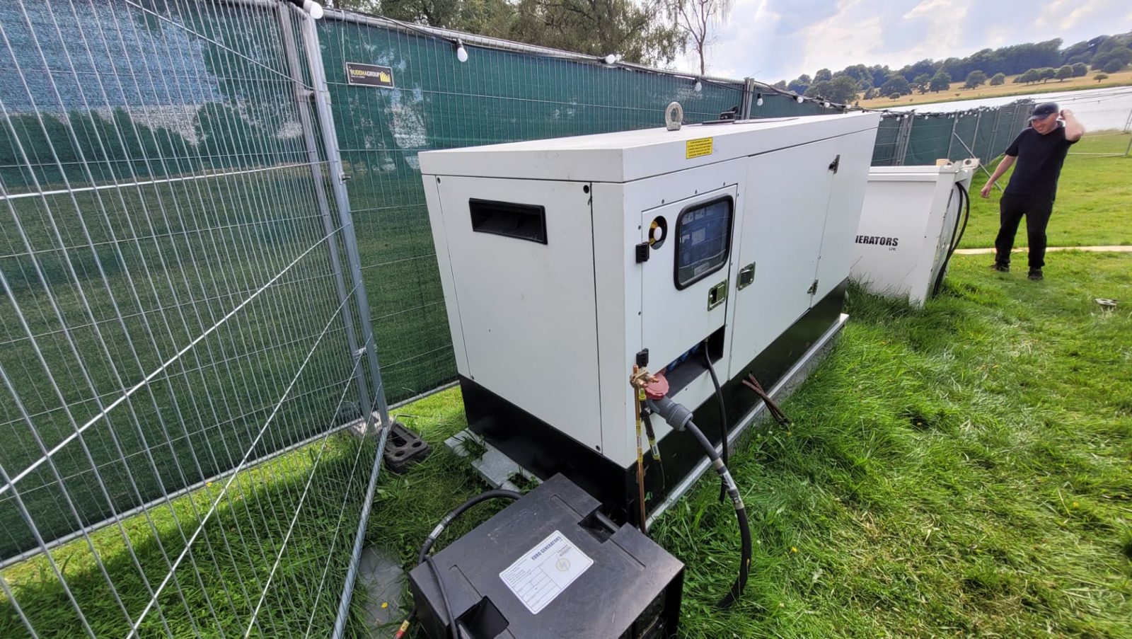 Silent set behind event fencing